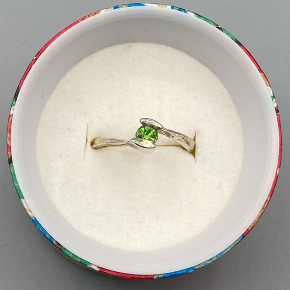 Green Crystal Solitaire Ring - Picture 1 of 2